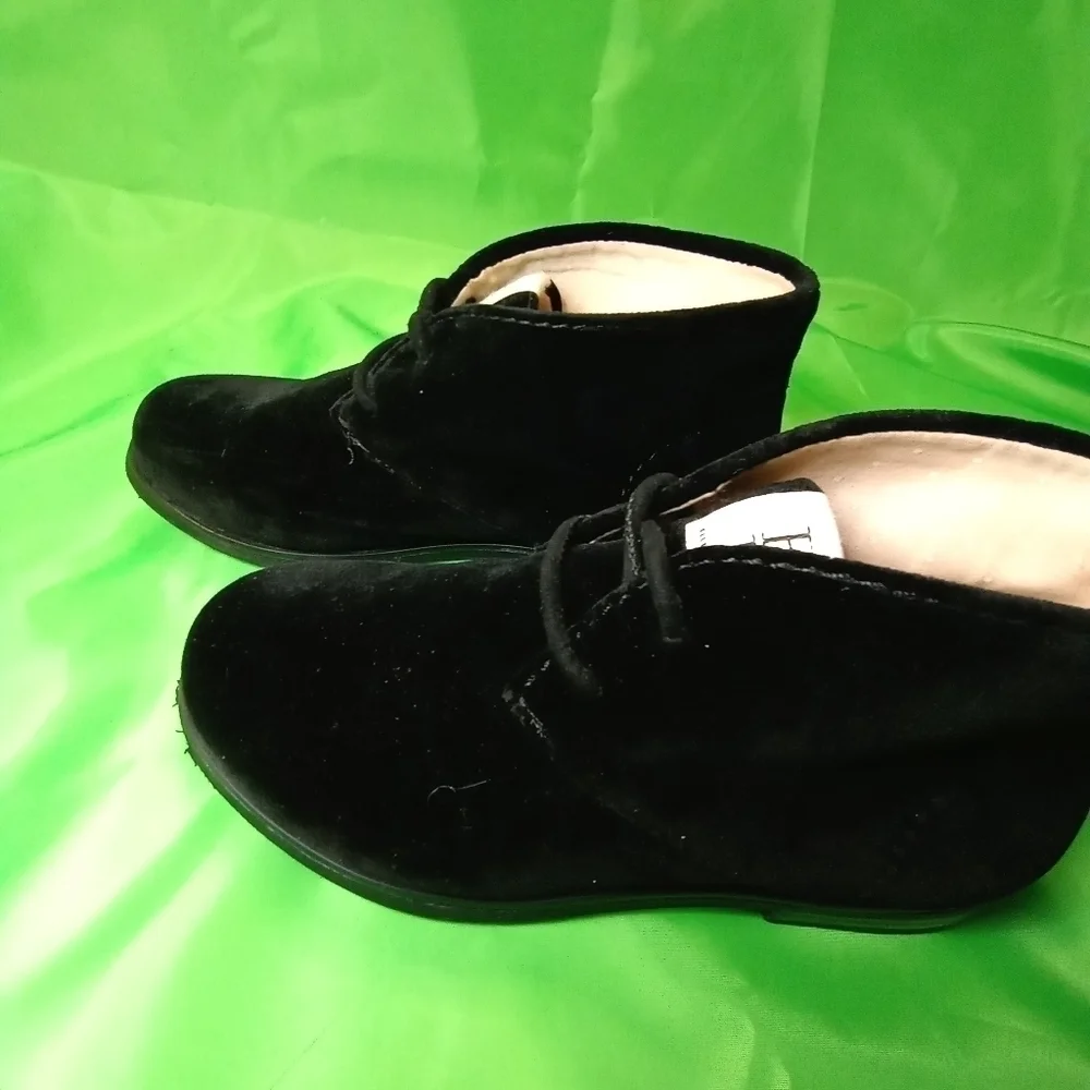 𝅺ELLEN Degeneres Black Velvet Ankle Boots Kids Size 11